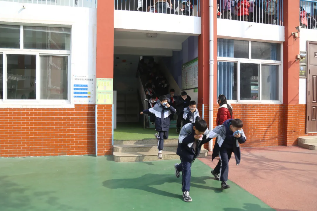 校园消防演练,筑牢安全防线——伟德BETVlCTOR1946开展消防安全疏散演练活动